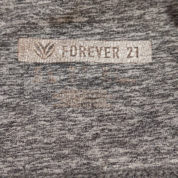 ❤️ Forever 21 Sports Bra Gray & Mesh - Picture 3 of 4